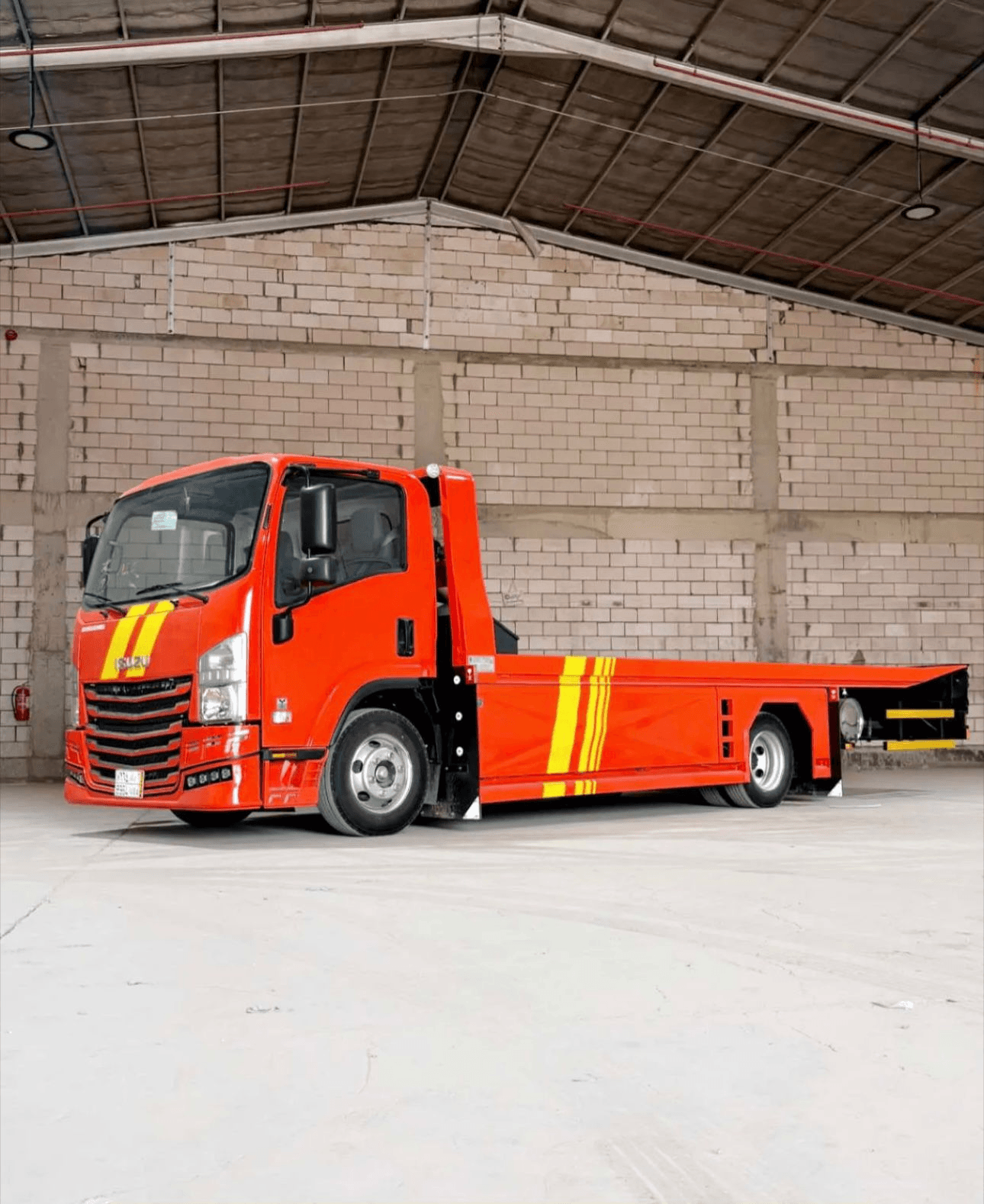 سطحة نقل سيارات بأمان وسرعة